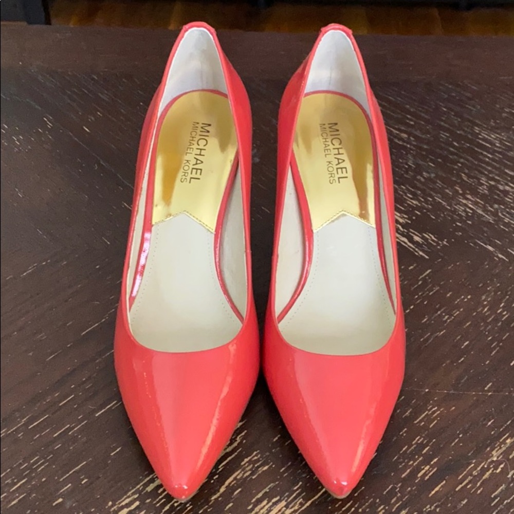 Michael kors pumps